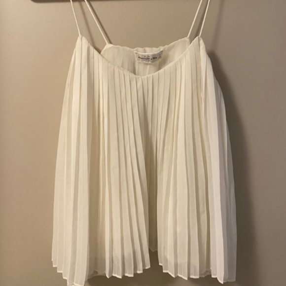 Abercrombie White Pleated Flounce Top Size Small - Picture 1 of 2